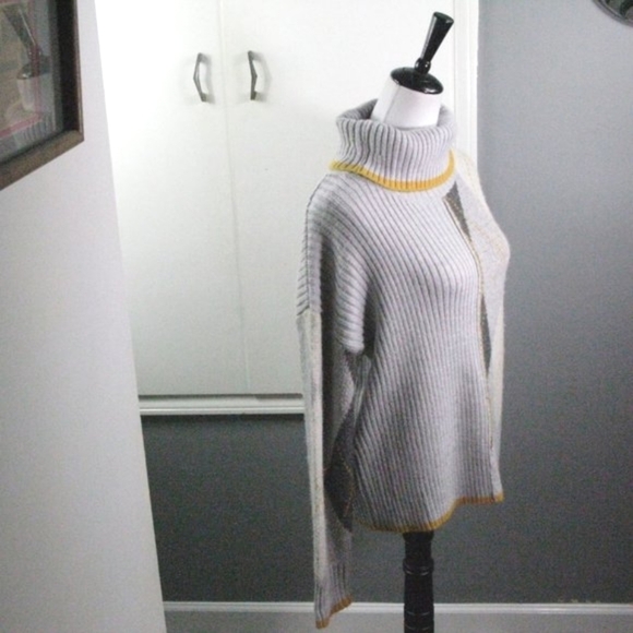 Hem & Thread Gray Patterned Cowl Neck Sweater Size Small - Picture 5 of 5